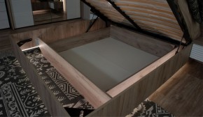 Спальня Джулия Кровать 160 МИ с подъемным механизмом Дуб крафт серый в Чебаркуле - chebarkul.ok-mebel.com | фото 3
